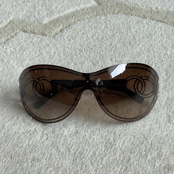 Vintage Chanel sunglasses - Picture 1 of 13